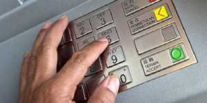 Ποια ATM δεν θα δίνουν λεφτά το τριήμερο