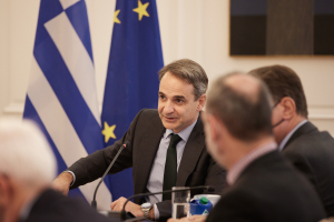 Μητσοτάκης σε διπλωμάτες: «Η Ελλάδα του 2022 είναι σε θέση να διεκδικεί τον ρόλο της στο διεθνές στερέωμα»