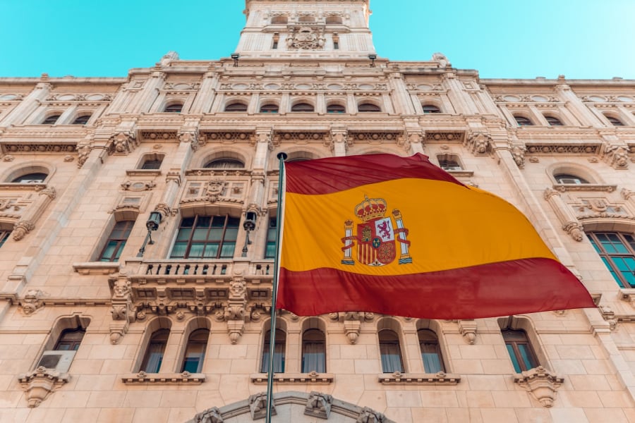Ραγδαίες εξελίξεις στην Ισπανία: Σχηματίζεται κυβέρνηση υπό τον Σάντσεθ, αμνηστία στον Πουτζντεμόν