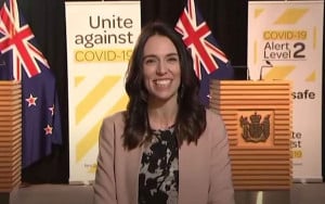Ισχυρός σεισμός στη Νέα Ζηλανδία - Η αντίδραση της πρωθυπουργού σε ζωντανή συνέντευξη