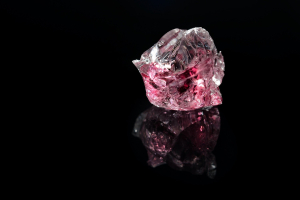 Σπάνιο ροζ διαμάντι θα δημοπρατηθεί στη Νέα Υόρκη