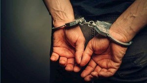 Συνελήφθησαν δύο άτομα στη Θεσσαλονίκη που μετέφεραν παράνομα αλλοδαπούς