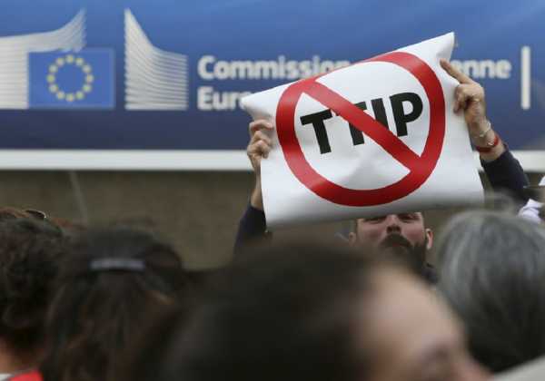 Η Κομισιόν αναμένει «διακοπή» των διαπραγματεύσεων για την TTIP μετά την εκλογή Τραμπ