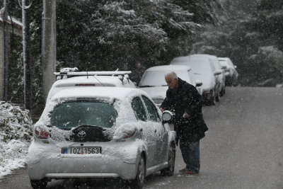 Διακοπή της κυκλοφορίας στη λεωφόρο Πάρνηθος λόγω χιονιού