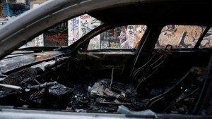 Έκαψαν τρία αυτοκίνητα σε Ηλιούπολη και Παλλήνη τα ξημερώματα