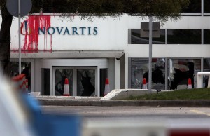 Επίθεση του Ρουβίκωνα στα γραφεία της Novartis