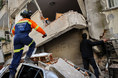 Σεισμός στην Τουρκία: Όλο το βράδυ επιχειρούσε η ελληνική ΕΜΑΚ για την 24χρονη, άκαρπες οι έρευνες