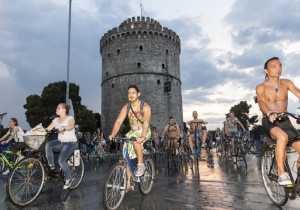 Γυμνοί ποδηλάτες στους δρόμους της Θεσσαλονίκης