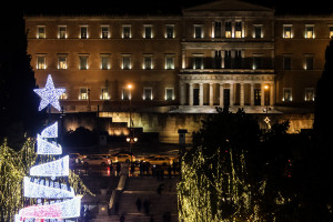 Ανάβει το Χριστουγεννιάτικο δέντρο στο Σύνταγμα - Οι εκδηλώσεις του Δήμου Αθηναίων