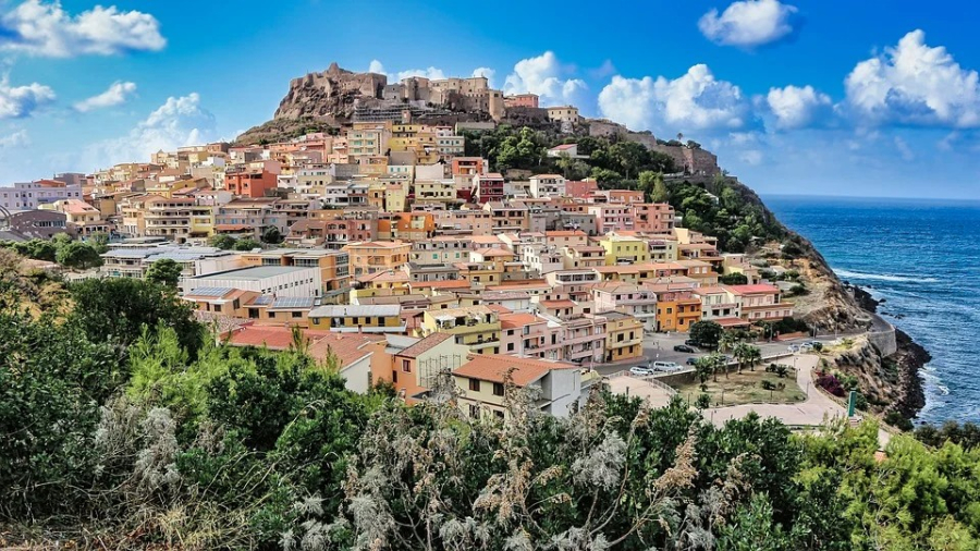 Ιταλικό νησί προσφέρει 15.000 ευρώ σε άτομα που θα μετακομίσουν εκεί