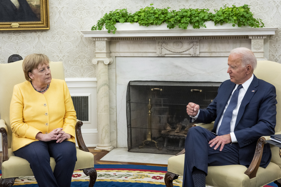 Μπάιντεν προς Μέρκελ: «Σιδερένια η συνεργασία ΗΠΑ - Γερμανίας»