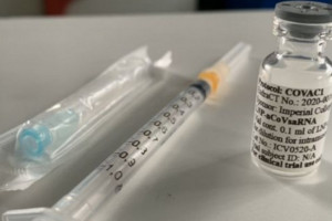 Κορονοϊός - εμβόλιο: Σύντομα τα αποτελέσματα εμβολίου που παρέχει «διπλή προστασία»