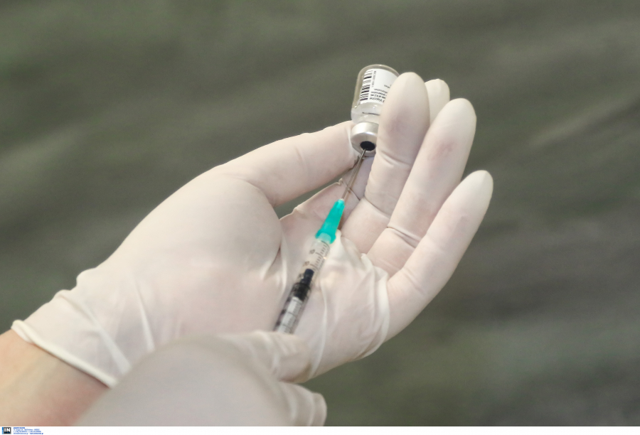 Νέα έρευνα για τον κορονοϊό: Οι πλήρως εμβολιασμένοι είναι λιγότερο μεταδοτικοί