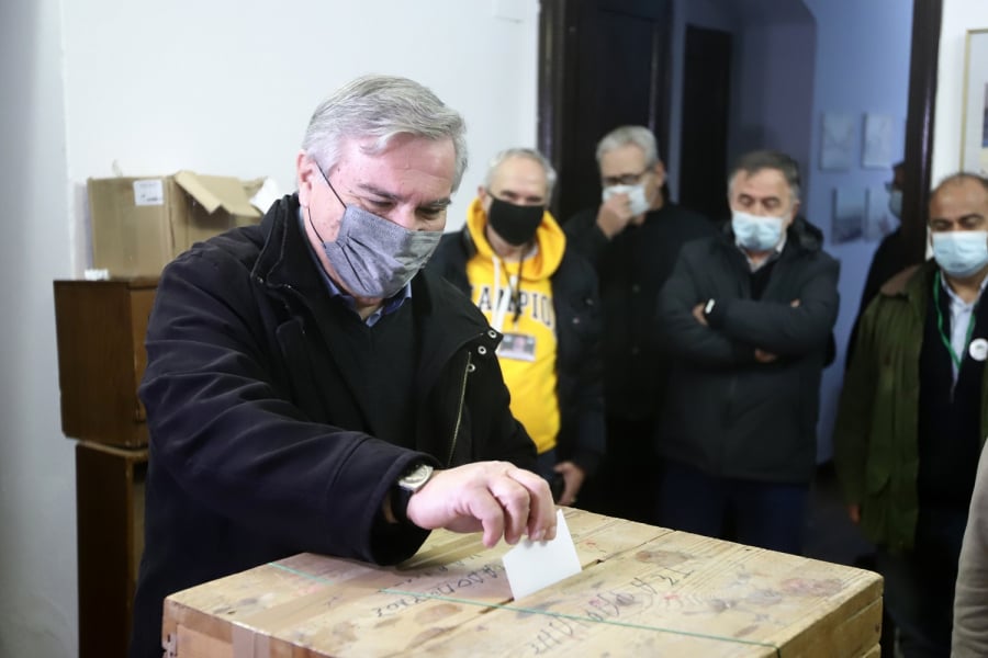 Εκλογές ΚΙΝΑΛ: Ψήφισε και ο Χάρης Καστανίδης, «εύχομαι ανάταση στη δημοκρατική παράταξη»