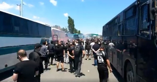 Κάθοδος οπαδών του ΠΑΟΚ στην Αθήνα - &quot;Συναγερμός&quot; στην Εθνική οδό Αθηνών Λαμίας (video)