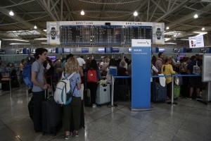 ΑΑΔΕ: Τι επιτρέπεται να «περνούν» οι ταξιδιώτες χωρίς να πέφτουν στην «δαγκάνα» του τελωνείου