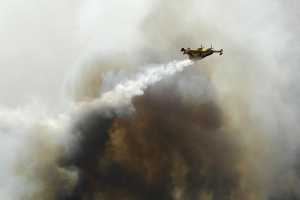 Φωτιά στο Βαρνάβα - Επιχειρούν 20 οχήματα και 60 πυροσβέστες