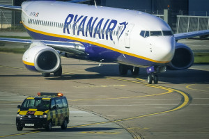 Κορονοϊός: Ακυρώνονται από 24/3 όλες οι πτήσεις της Ryanair εντός ΕΕ