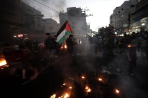 Ρουκέτα έπληξε ισραηλινή πόλη και δεύτερος Παλαιστίνιος νεκρός από τις Ισραηλινές επιδρομές