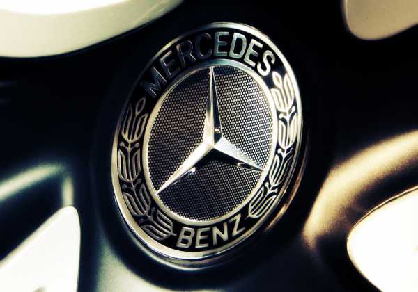 Ανάκληση 1 εκατ. Mercedes-Benz λόγω κινδύνου ανάφλεξης