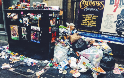 «Πνίγεται» στα σκουπίδια το Εδιμβούργο εν μέσω του φεστιβάλ της πόλης
