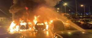 Αλεξανδρούπολη: Μεγάλη φωτιά σε πάρκινγκ του αεροδρομίου, κάηκαν δέκα οχήματα