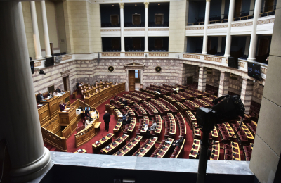 Πριν τις ευρωεκλογές έρχεται στη Βουλή το νομοσχέδιο για τα ομόφυλα ζευγάρια - Τι δεν θα περιέχει