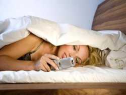 Έχεις το κινητό δίπλα σου όταν κοιμάσαι το βράδυ;