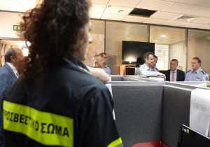 Επίσκεψη Μητσοτάκη σε Κέντρο Επιχειρήσεων της Πυροσβεστικής