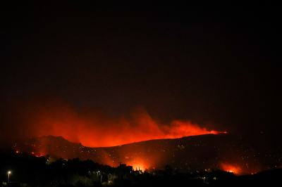 Φωτιά στην Πεντέλη: Η Αττική και ο Σαρωνικός «καλύφθηκαν» από καπνό (δορυφορική εικόνα)