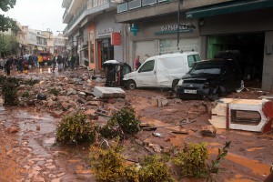Στο Δήμο τους οι πολίτες για τις αποζημιώσεις οικοσκευών από τις πλημμύρες