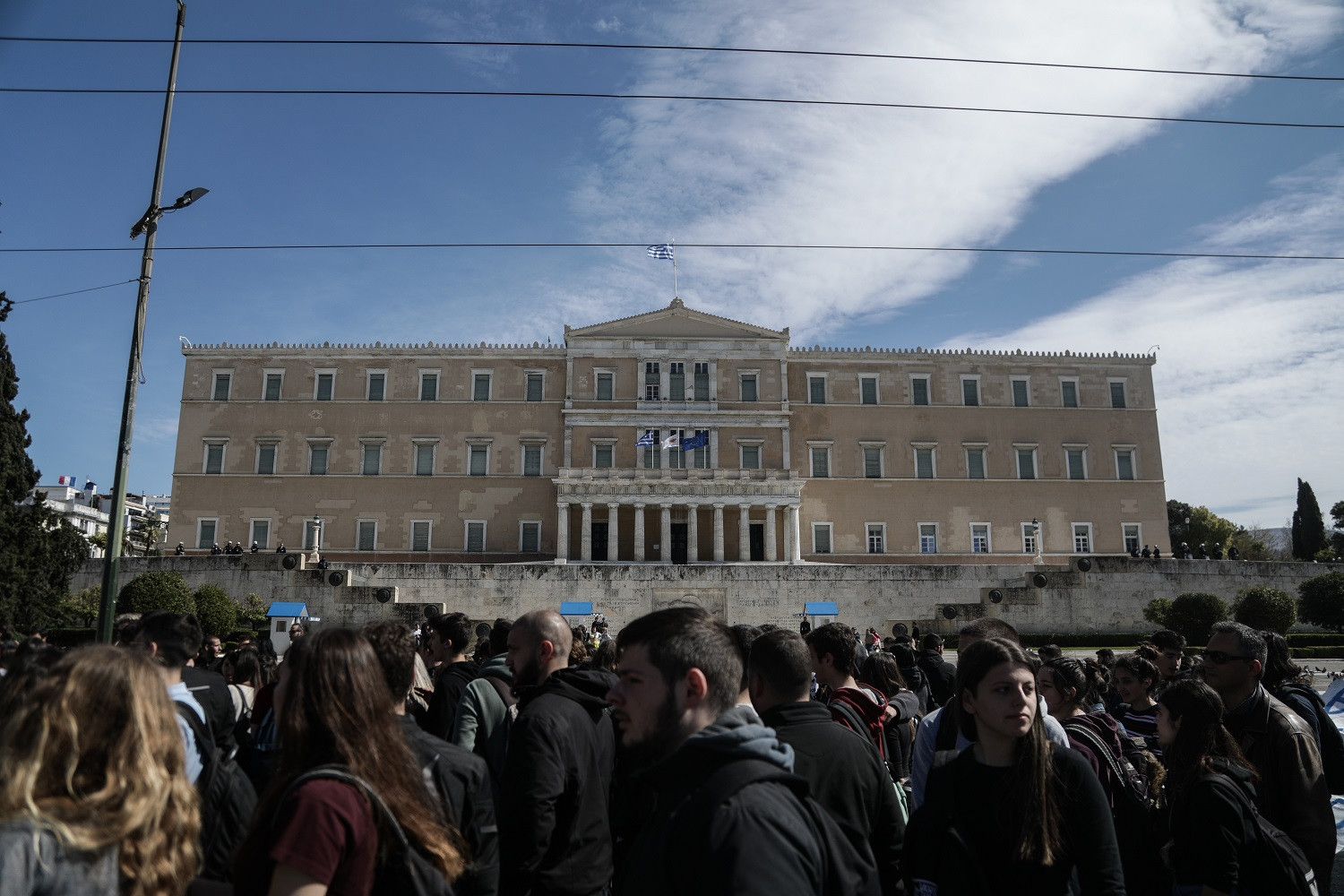 Η πρώτη πορεία εν μέσω απαγόρευσης είναι γεγονός: Σε λίγη ώρα μαθητές μπροστά από τη Βουλή