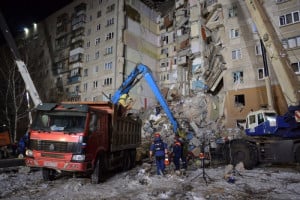 Ρωσία: Ζωντανό βρέθηκε μωρό 10 μηνών στα ερείπια της πολυκατοικίας