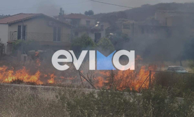 Φωτιά τώρα κοντά σε σπίτια στην Εύβοια