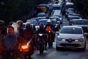 Διπλώματα οδήγησης: Τα «χώνει» το Υπουργείο Μεταφορών στους εκπαιδευτές για την ταλαιπωρία των υποψηφίων