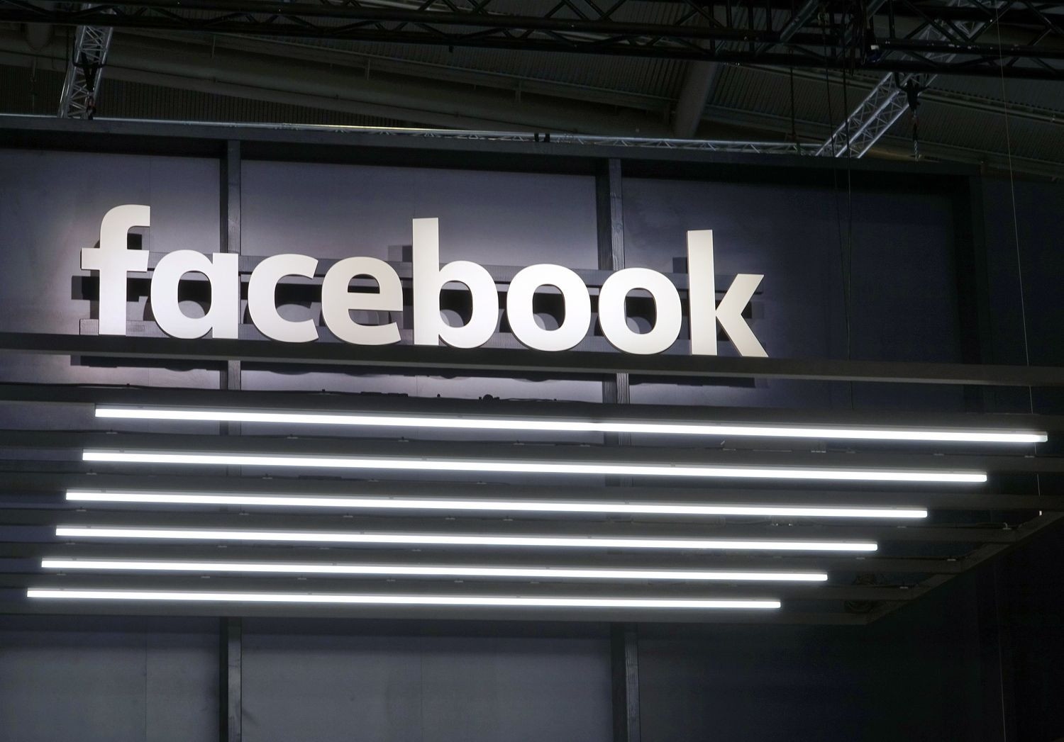 To Facebook πληρώνει τους χρήστες του για να στέλνουν φωνητικά μηνύματα