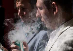 «Πρωταθλητές» στο παθητικό κάπνισμα οι Έλληνες