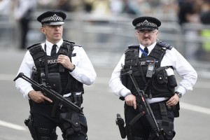 Η βρετανική αστυνομία πραγματοποιεί έρευνες σε κτίριο στο ανατολικό Λονδίνο
