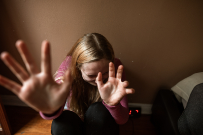Σοκάρουν οι αποκαλύψεις για τον βιασμό 12χρονης από τον πατέρα της, «το θεωρούσε φυσιολογικό» (βίντεο)
