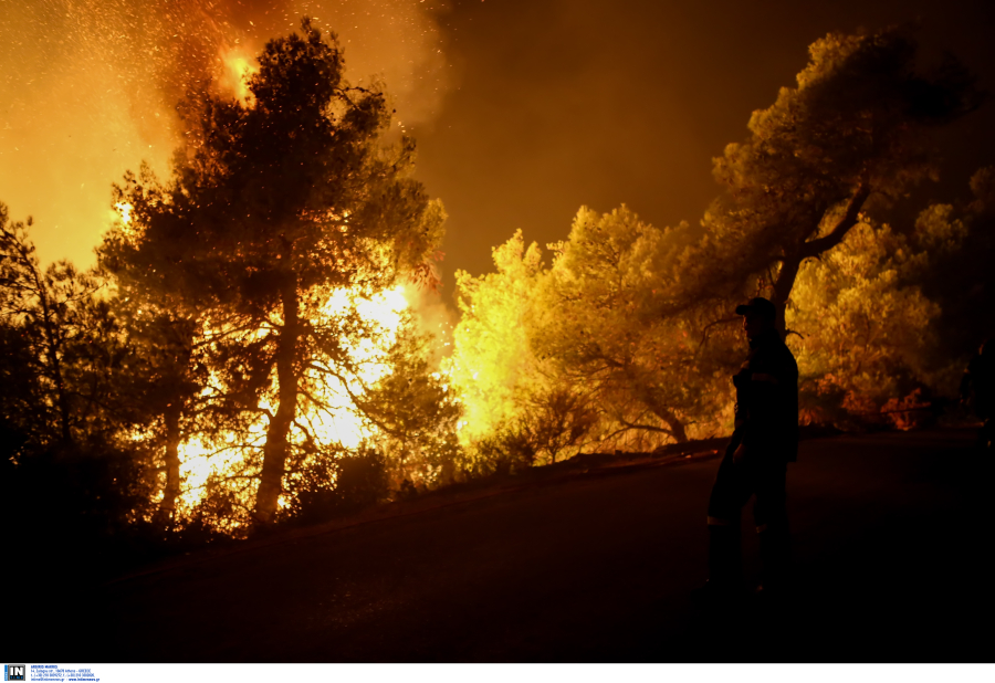 Συνεχίζεται η πύρινη κόλαση στη Ρόδο, ανεξέλεγκτη η φωτιά στην Εύβοια, αναζωπυρώσεις στην Κέρκυρα -Live χάρτης με τις πυρκαγιές
