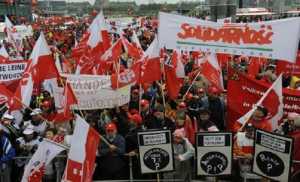 Τα ευρωπαϊκά συνδικάτα ζητούν κοινωνικά δίκαιη και βιώσιμη συμφωνία για την Ελλάδα