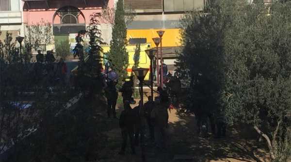 Ανταλλαγή πυροβολισμών στο κέντρο της Αθήνας: Αυτοκτόνησε αλλοδαπός, τραυματίστηκε αστυνομικός