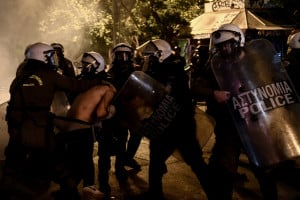 Επερώτηση ΣΥΡΙΖΑ για αστυνομική βία: «Καταπατάτε δικαιώματα, κάνατε την ΕΛΑΣ κομπάρσο της τηλεόρασης»
