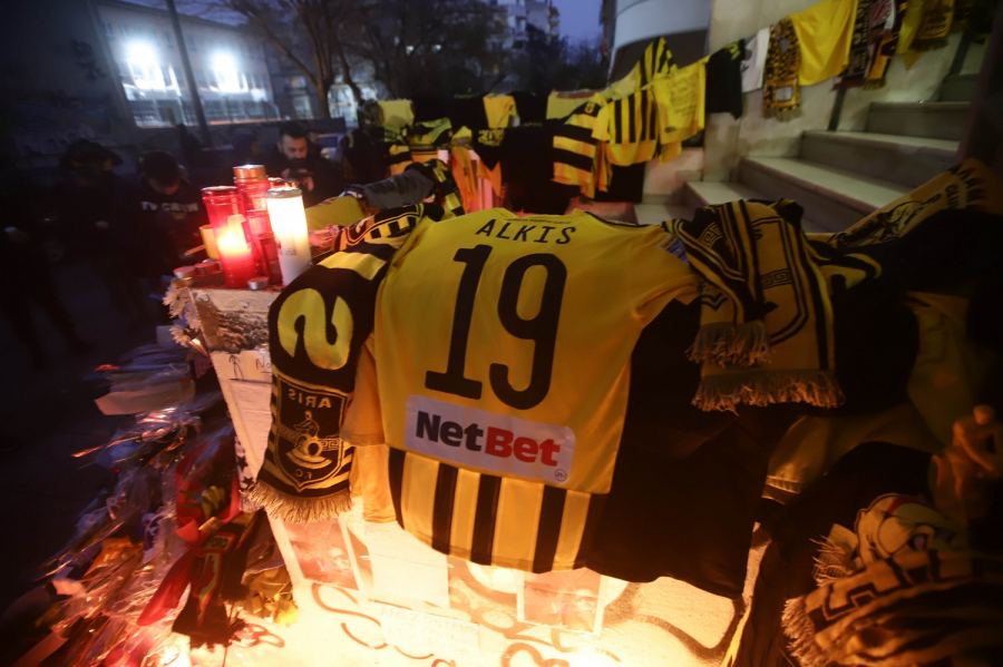 Άρης: Φανέλα με το 19 άφησαν Καρυπίδης και ποδοσφαιριστές στο σημείο που δολοφόνησαν τον Άλκη