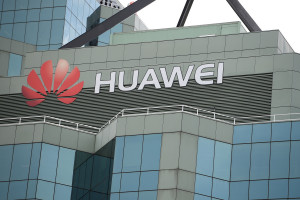 Τρίμηνη παράταση σε εταιρείες που συναλλάσσονται με την Huawei