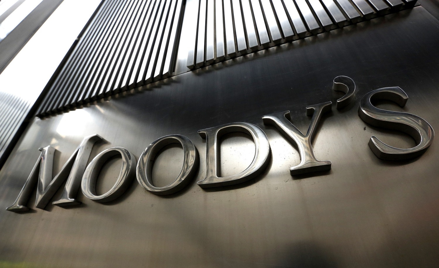 Moody's: Η πανδημία θα πλήξει και το ελληνικό τραπεζικό σύστημα
