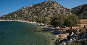 Ερημικές παραλίες για ήσυχες βουτιές σε απόσταση αναπνοής από την Αθήνα