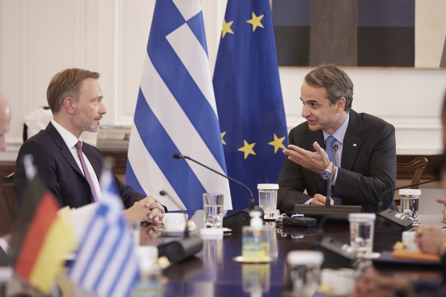 Συνάντηση Μητσοτάκη με Λίντνερ: «Στόχος της ελληνικής κυβέρνησης είναι η επιστροφή στην επενδυτική βαθμίδα»