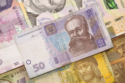 Το Κίεβο υποτίμησε τη χρίβνια κατά 25% έναντι του δολαρίου