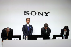 H Sony παρουσίασε το πρώτο φορητό κλιματιστικό... σε μπλούζα (vid)